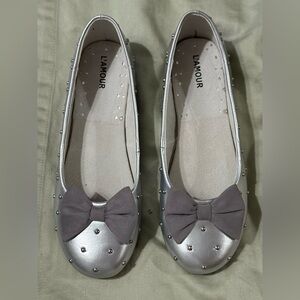 L’Amour Silver Studded Slipper Flats Sz 4 NWOB